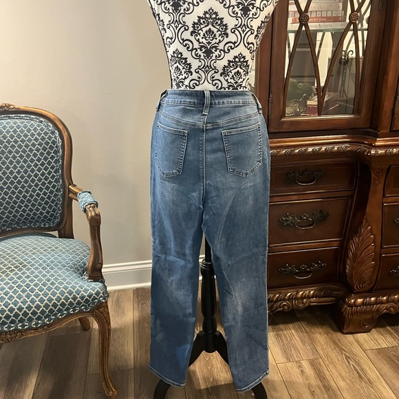 Distressed Chico’s size 10 ankle jeans - Picture 4 of 4